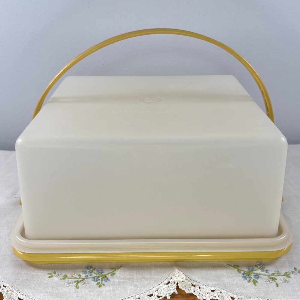 Vintage Tupperware Square Cake Taker Carrier Harvest Gold with Handle